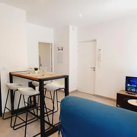 Via Domitia Apartment *